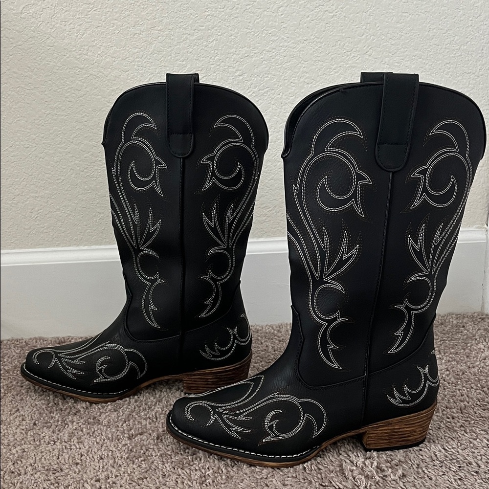 Black Western Embroidered Cowgirl Boots